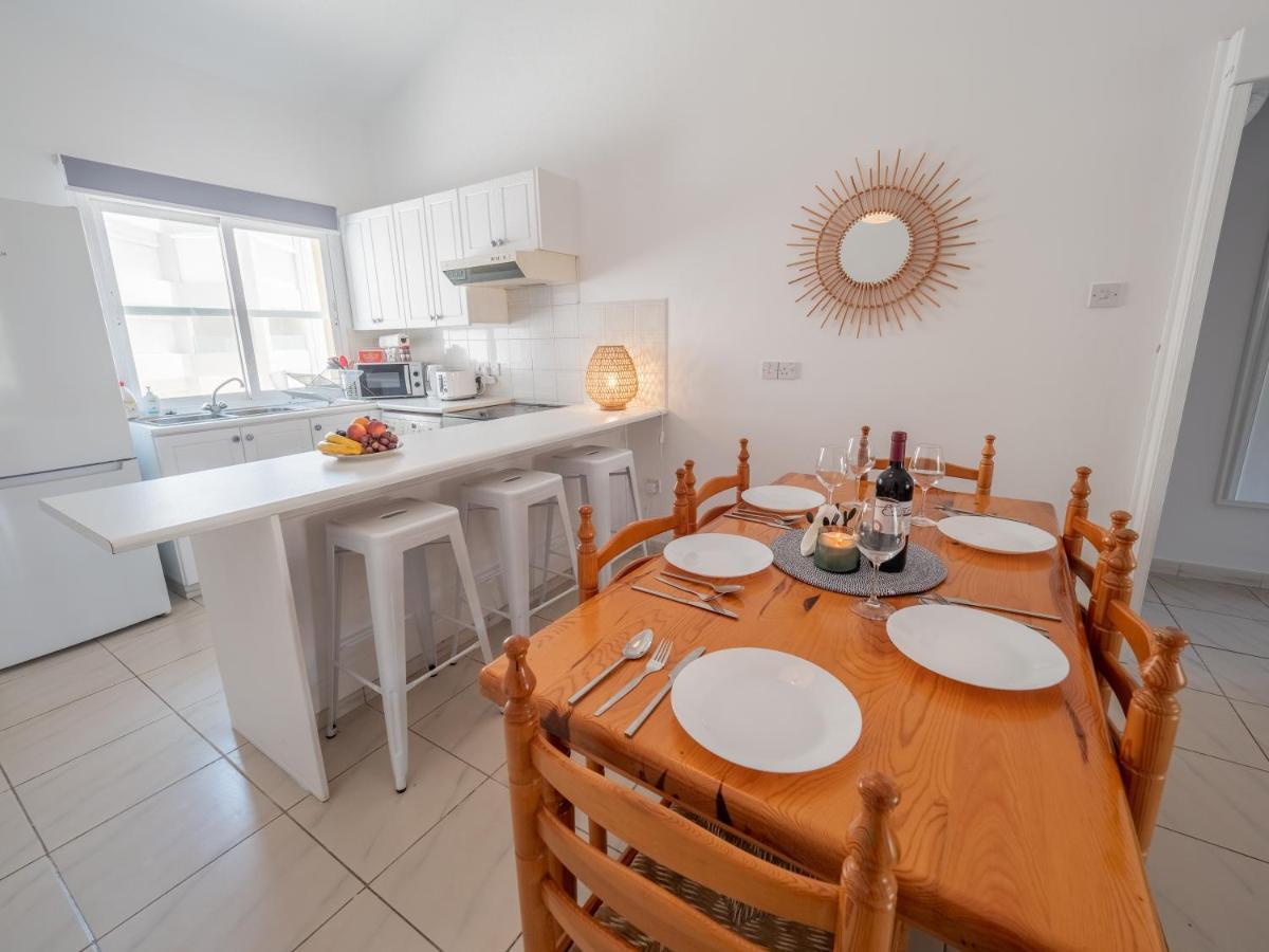 The Salnik Beach Apartment Limasol Dış mekan fotoğraf