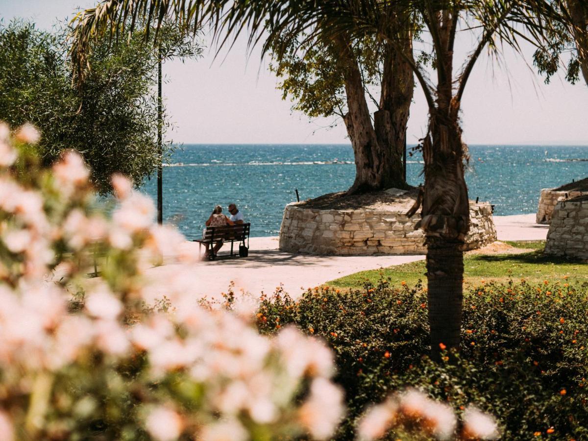The Salnik Beach Apartment Limasol Dış mekan fotoğraf